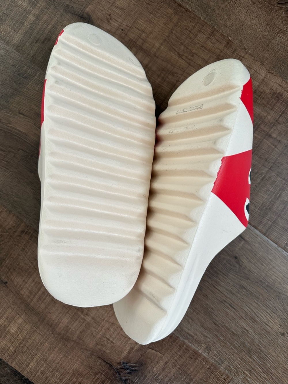 Heart and eye men’s slides size 10 - Picture 5 of 5